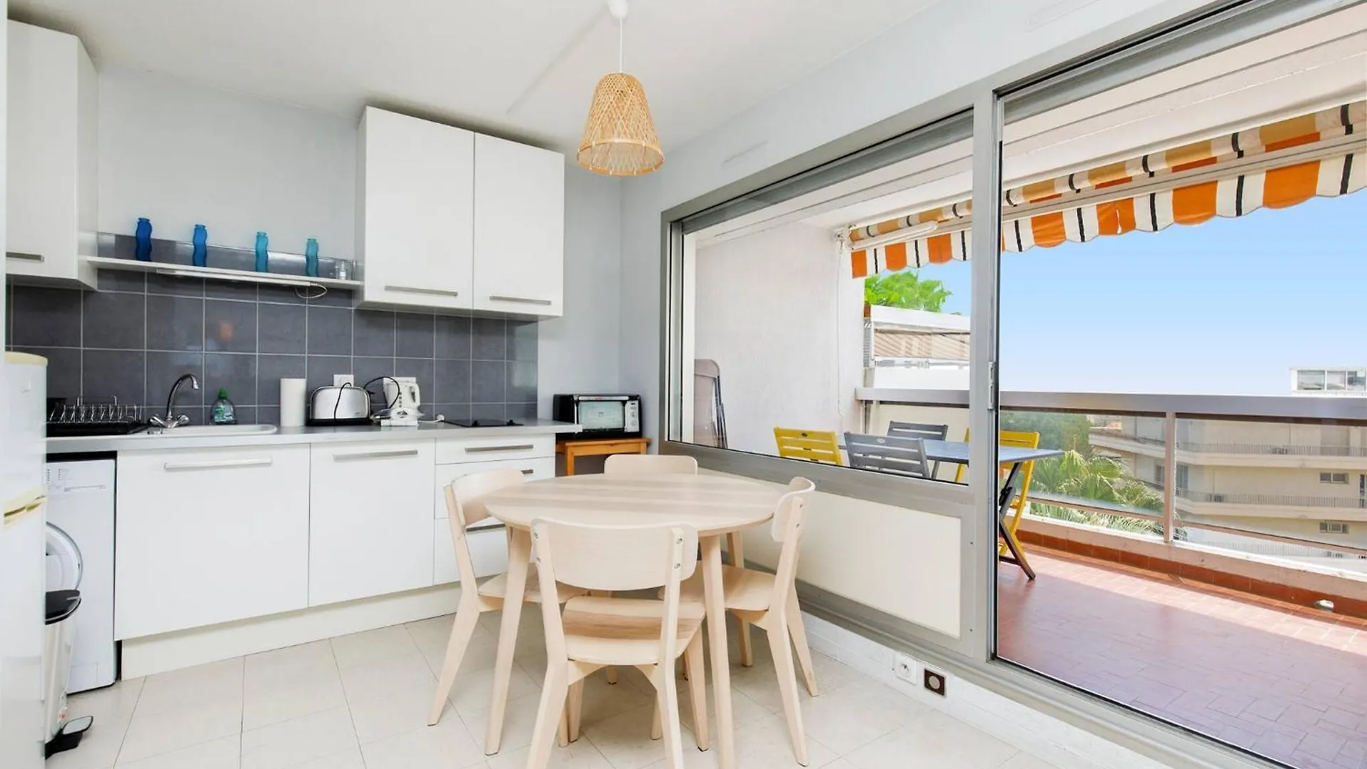 Lerins Appartement Renove Ideal Famille Plages De Juan Les Pins A 200M Tout Confort & Parking Antibes 0*,  France